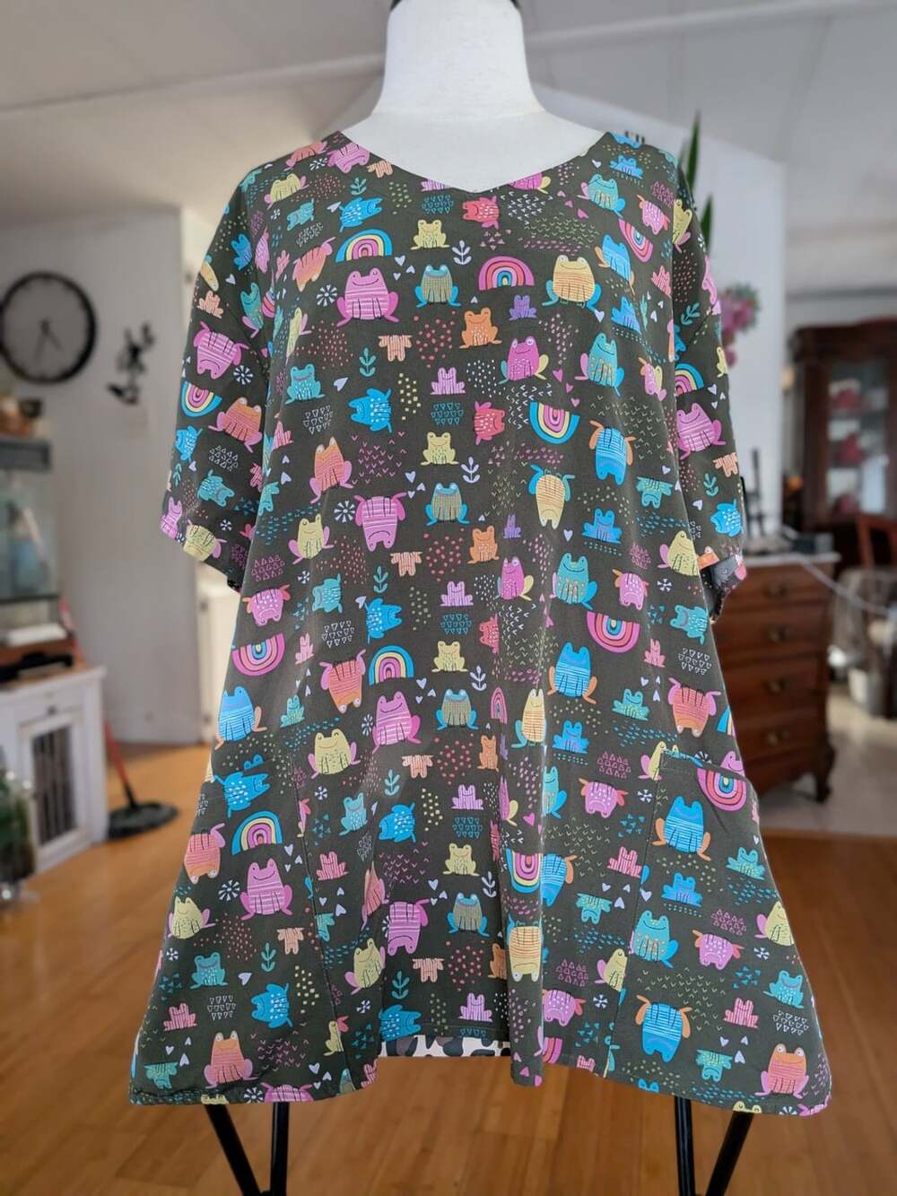 Zoe+Chloe Rainbow Leap Frog Print Scrub Top with Pockets